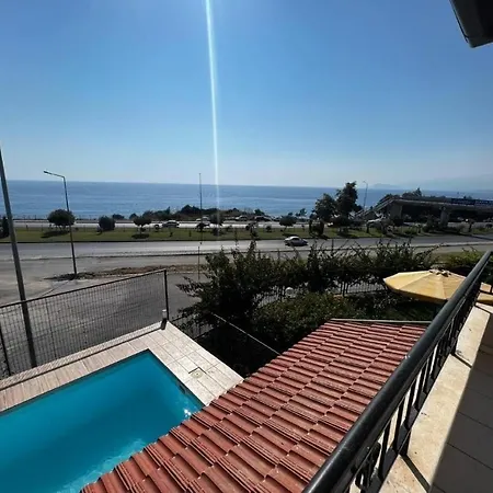 Seafront 3 Bedrooms, 1 Living Room, Private Pool In Villa Alanya